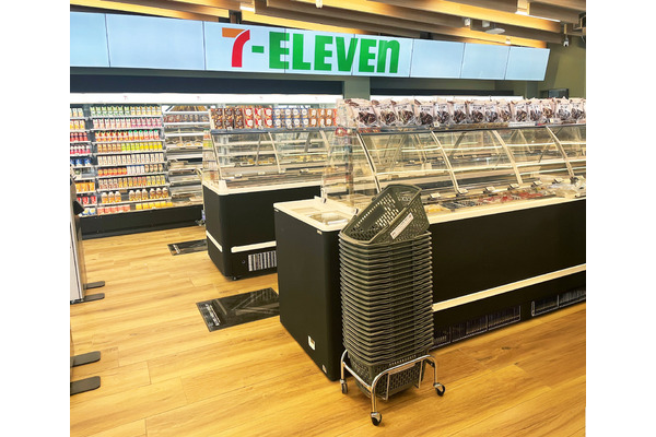 万博会場のセブン2店舗、牡蠣パイプを原料にした買い物かごを導入　ボーイスカウトの海洋ごみ清掃で回収したものを活用